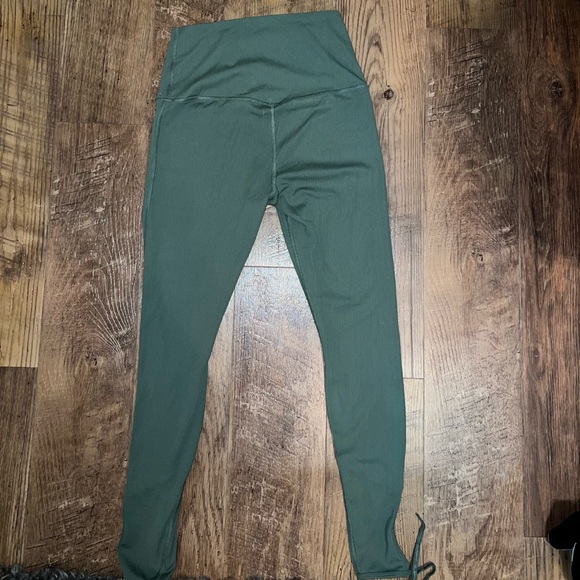 High rise Nike dri-fit ribbed leggings in army green - Picture 2 of 4